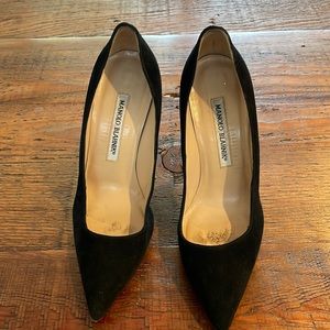Manolo Blahnik black suede leather pumps. Size 36